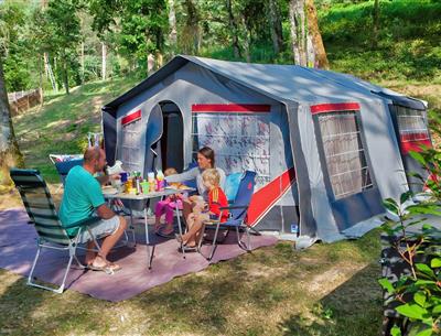 Camping Dordogne 4 star, Camping caravaning pitches in Dordogne